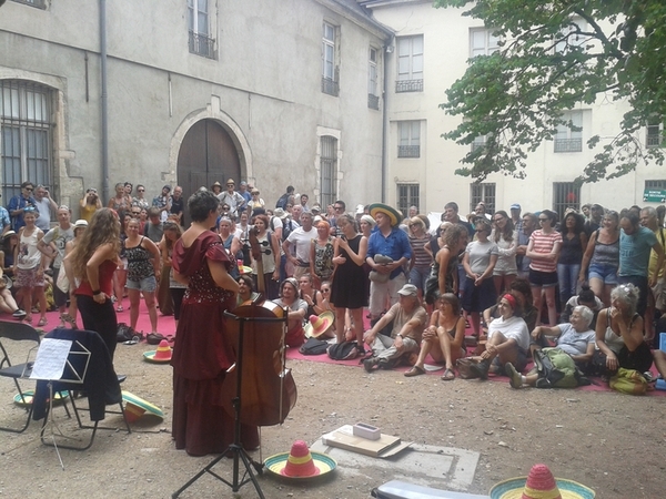 Désaccords Parfaits au Festival Chalon Dans La Rue 2018