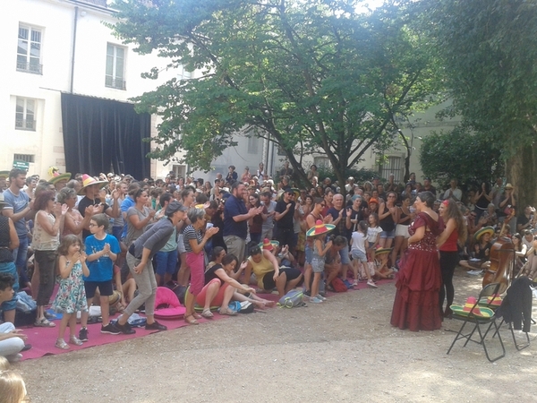 Désaccords Parfaits au Festival Chalon Dans La Rue 2018